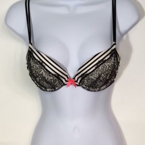 NWOT VS 34B Black & White Very Sexy Push-up Bra